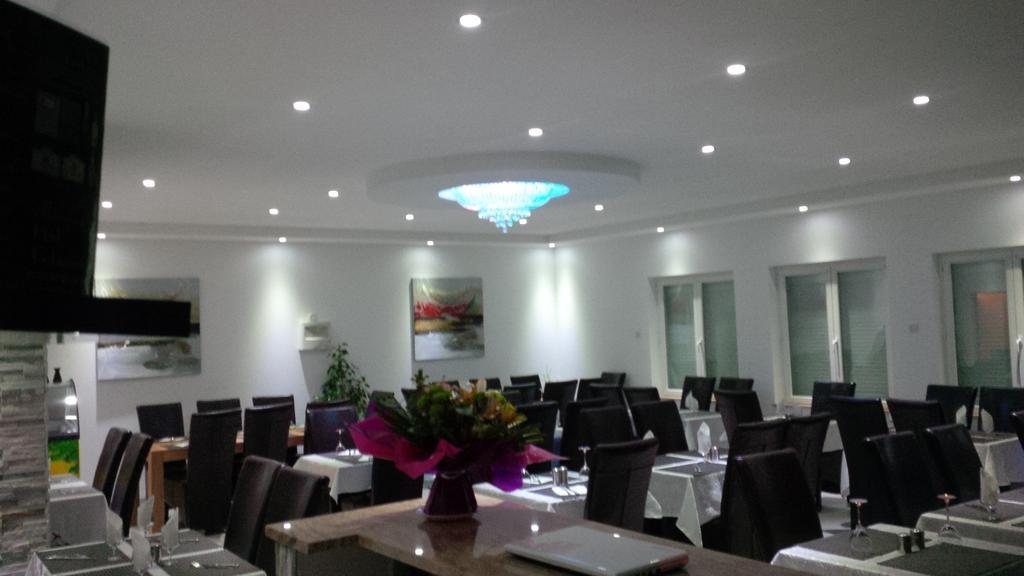 Hotel Restaurant Le Mistral Peipin Kültér fotó
