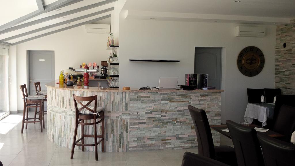 Hotel Restaurant Le Mistral Peipin Kültér fotó